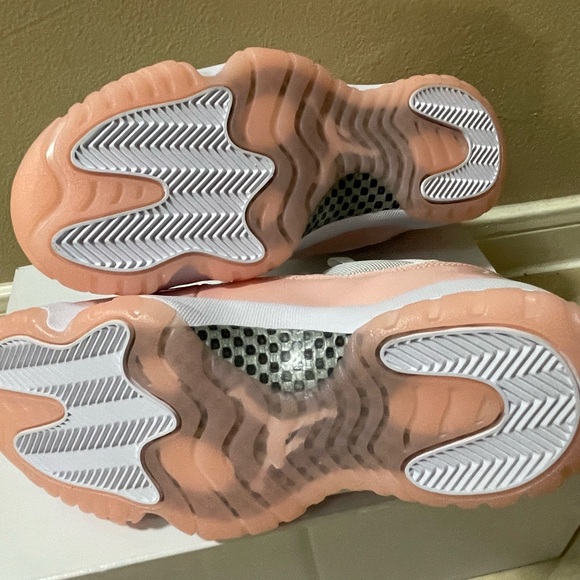 Jordan 11 Retro Low in White and Pink - Picture 8 of 9